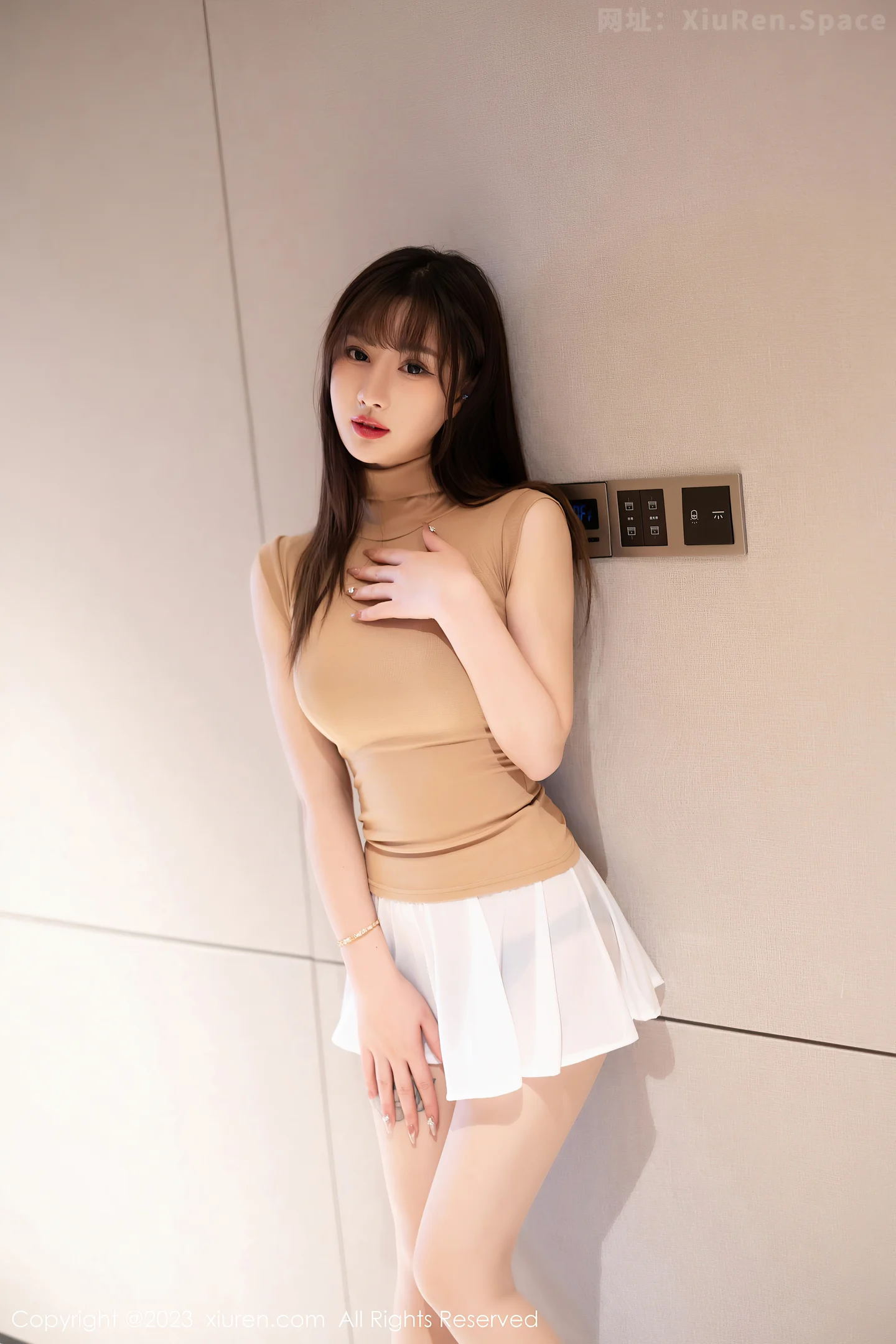 图片[3]-[XiuRen秀人网]VOL.7013 模特张欣欣半脱露黑色蕾丝内衣配超薄肉丝秀苗条身材诱惑写真82P-秀人网官方网站